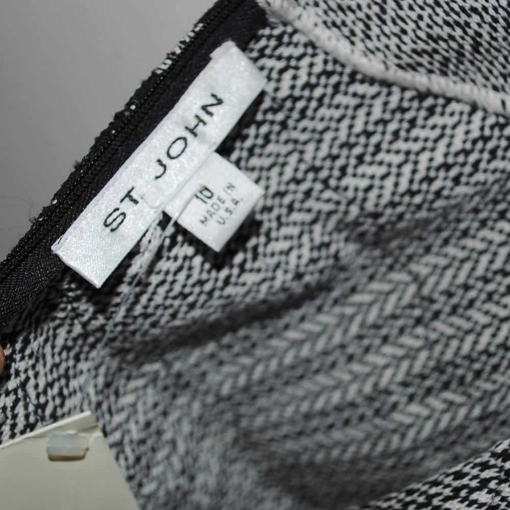 St. John Black & White Lace-like Tank Top - Picture 5 of 6